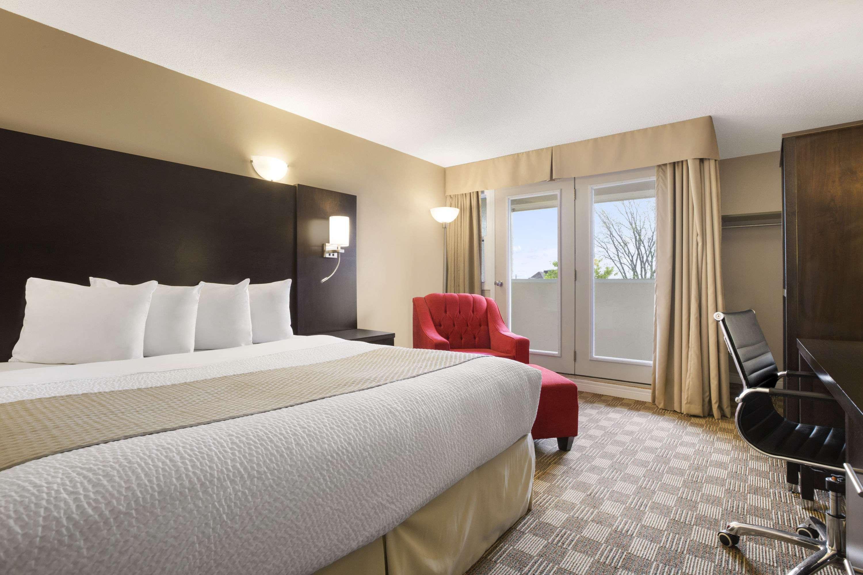 Days Inn & Suites By Wyndham North Bay Downtown Экстерьер фото