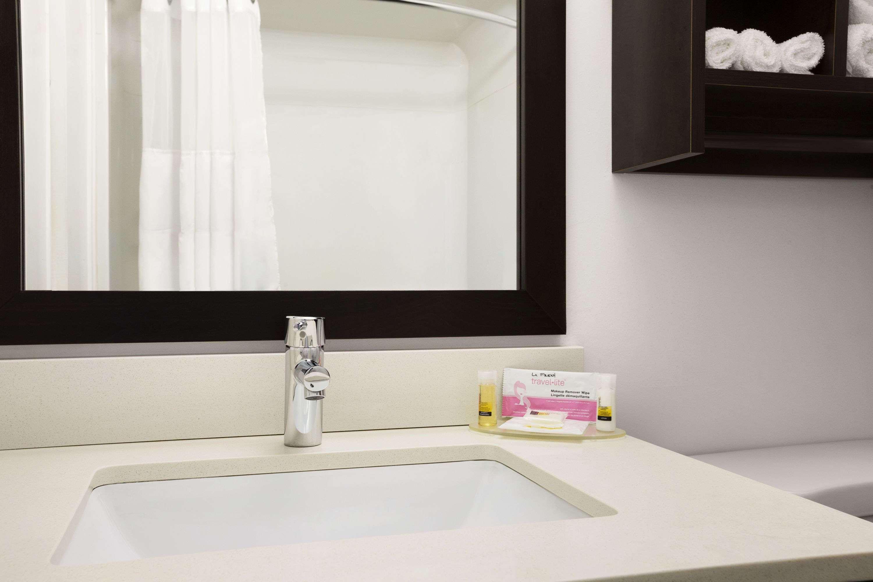 Days Inn & Suites By Wyndham North Bay Downtown Экстерьер фото