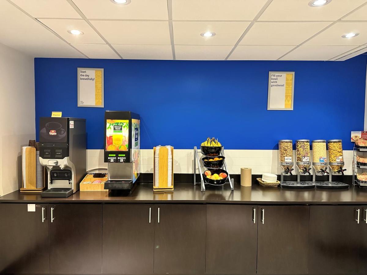 Days Inn & Suites By Wyndham North Bay Downtown Экстерьер фото