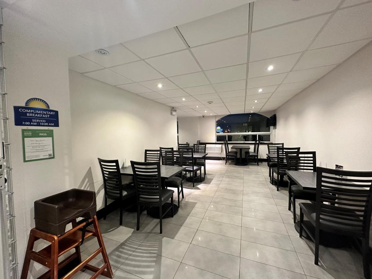 Days Inn & Suites By Wyndham North Bay Downtown Экстерьер фото