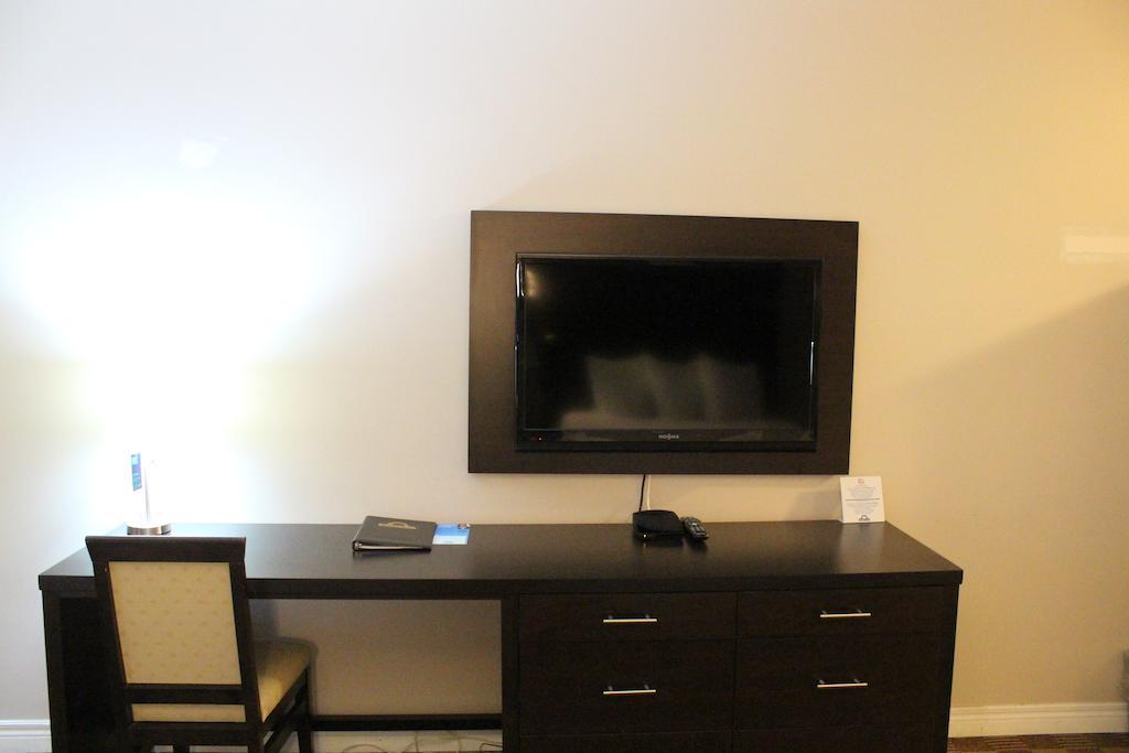 Days Inn & Suites By Wyndham North Bay Downtown Экстерьер фото