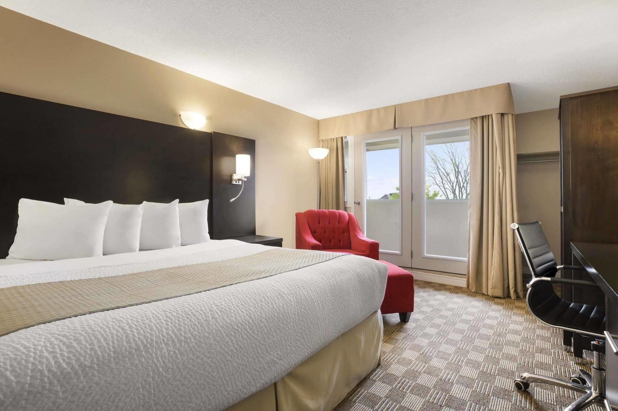 Days Inn & Suites By Wyndham North Bay Downtown Экстерьер фото
