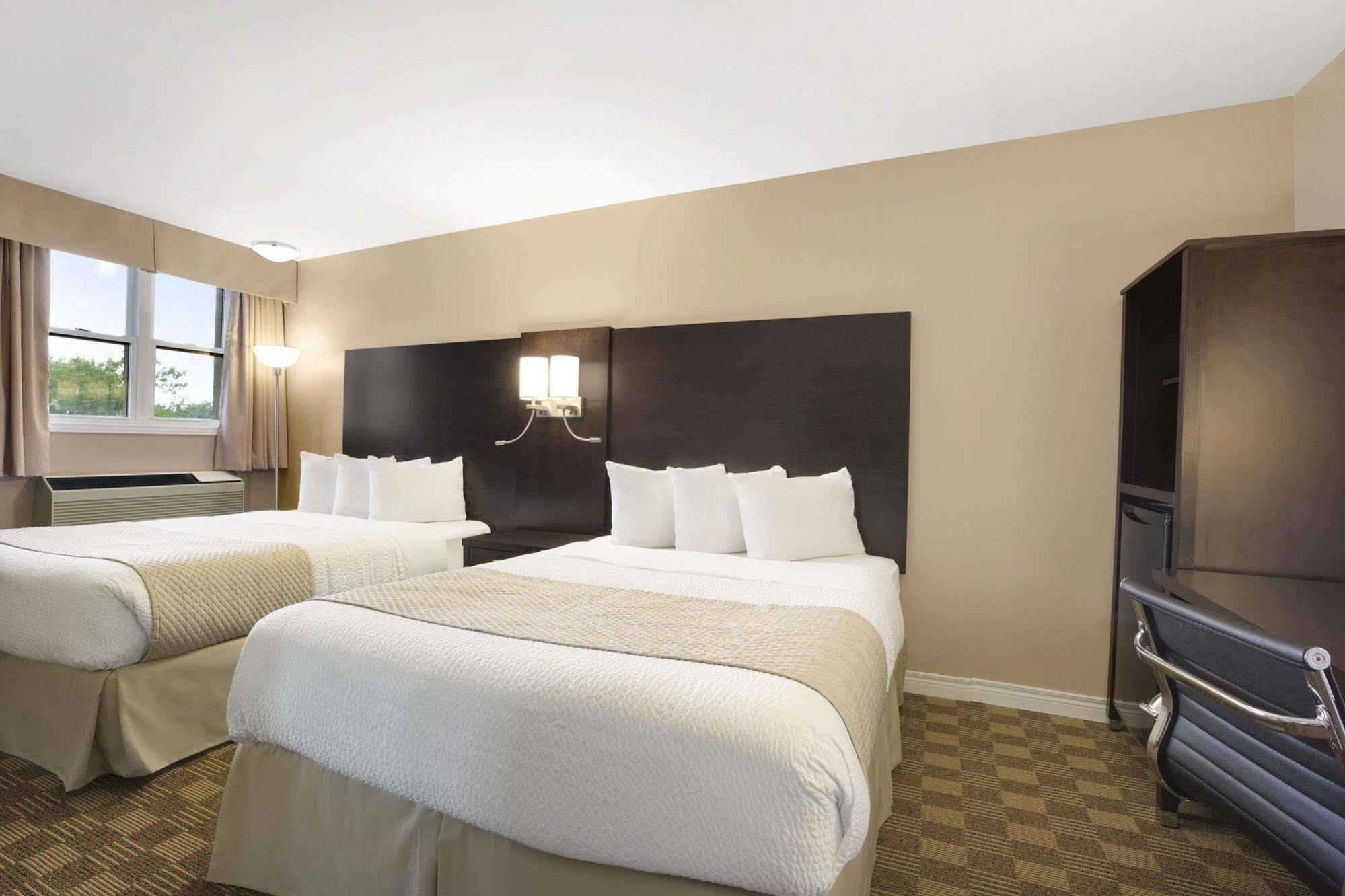 Days Inn & Suites By Wyndham North Bay Downtown Экстерьер фото