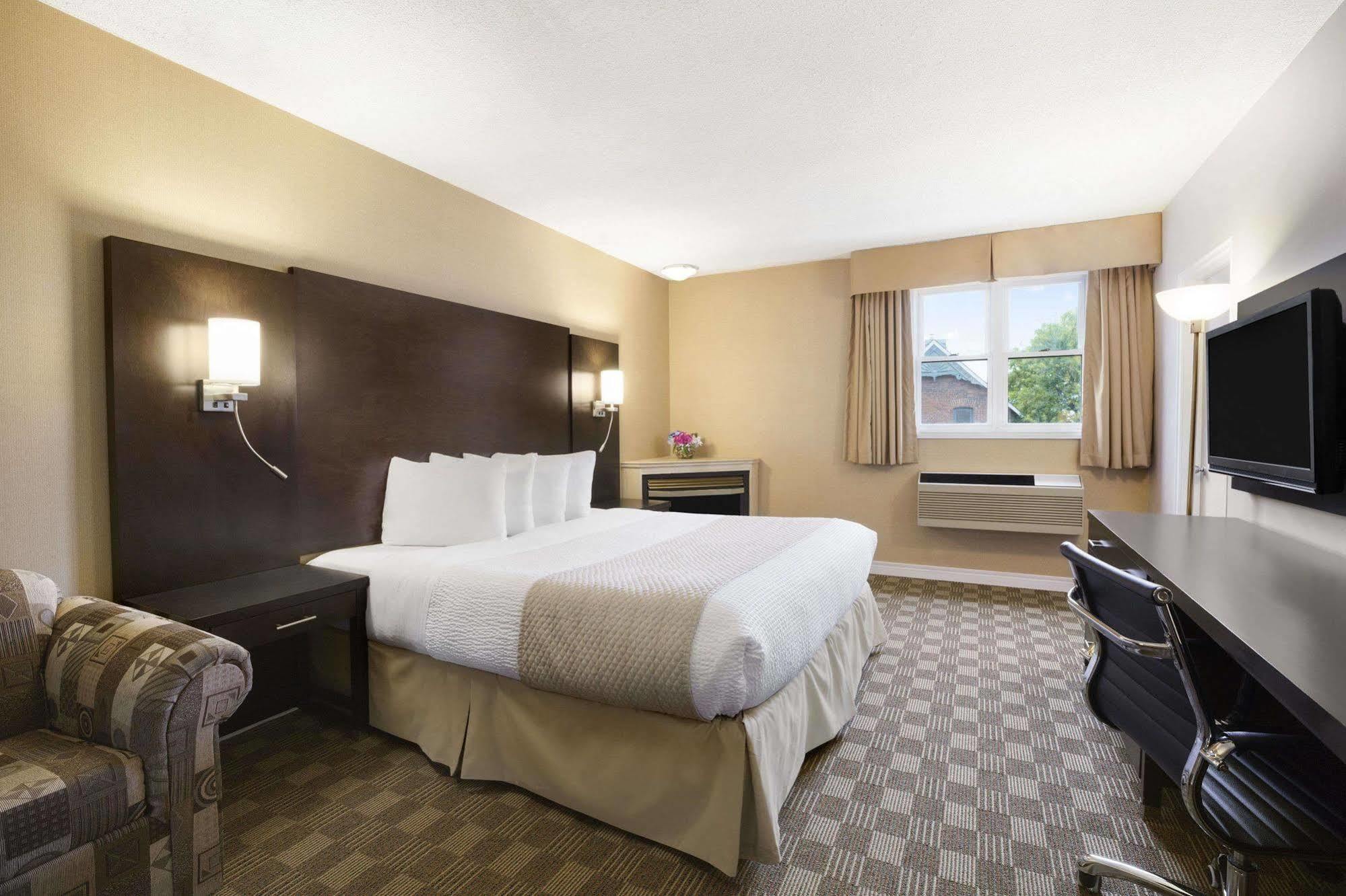 Days Inn & Suites By Wyndham North Bay Downtown Экстерьер фото