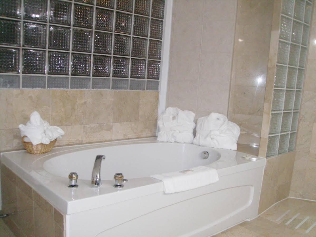 Days Inn & Suites By Wyndham North Bay Downtown Экстерьер фото
